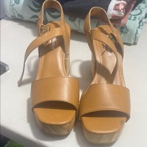 Cool Planet Steve Madden Tan Platform Sandals with Ankle Strap Size 6M